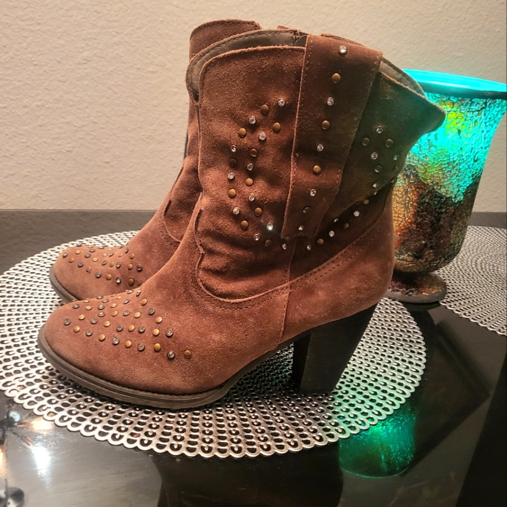 💕Beautiful Grazie Rhinestone Boots!